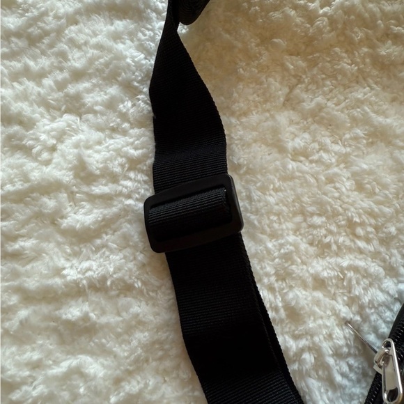 New Green Day 2025 Official VIP Merch Set – Clear Crossbody Bag, Bandana & Socks - Picture 6 of 9